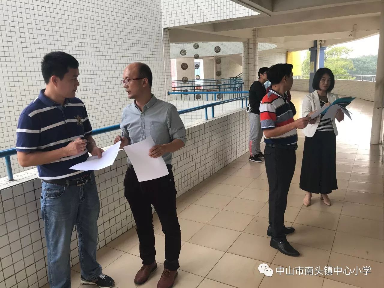 教室墻布置設(shè)計(jì)_學(xué)校教室文化墻創(chuàng)意設(shè)計(jì)_創(chuàng)意美術(shù)教室墻畫(huà)