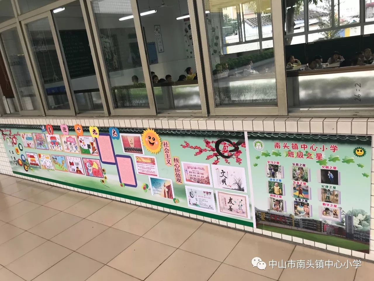 創(chuàng)意美術(shù)教室墻畫(huà)_教室墻布置設(shè)計(jì)_學(xué)校教室文化墻創(chuàng)意設(shè)計(jì)
